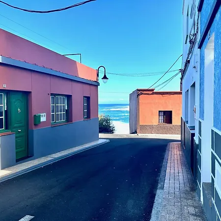 Casa Estrada Coastal Haven * Caleta de Interián